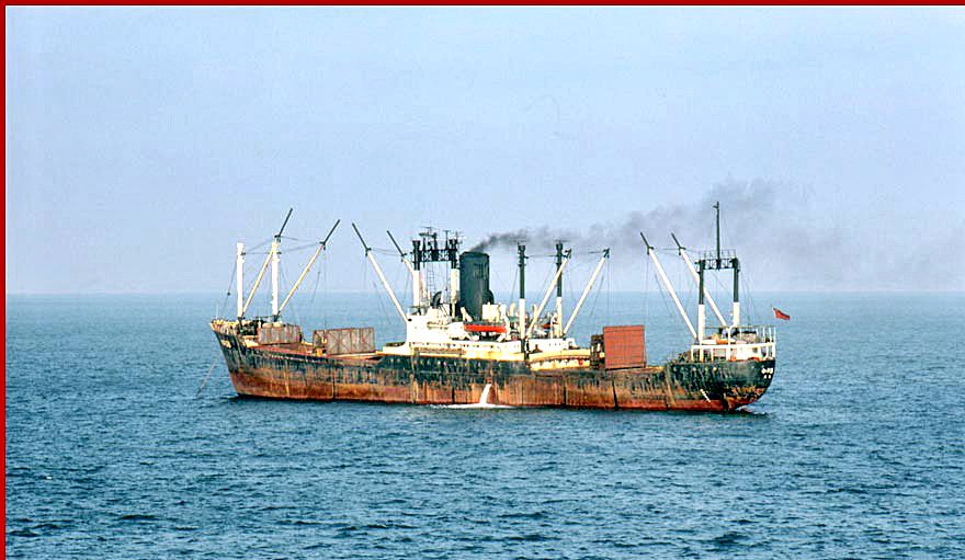 1986-06-077 - Chinese steamer, - photographed off Shanghai 1986 - - Photo and copy right Karsten Pertersen