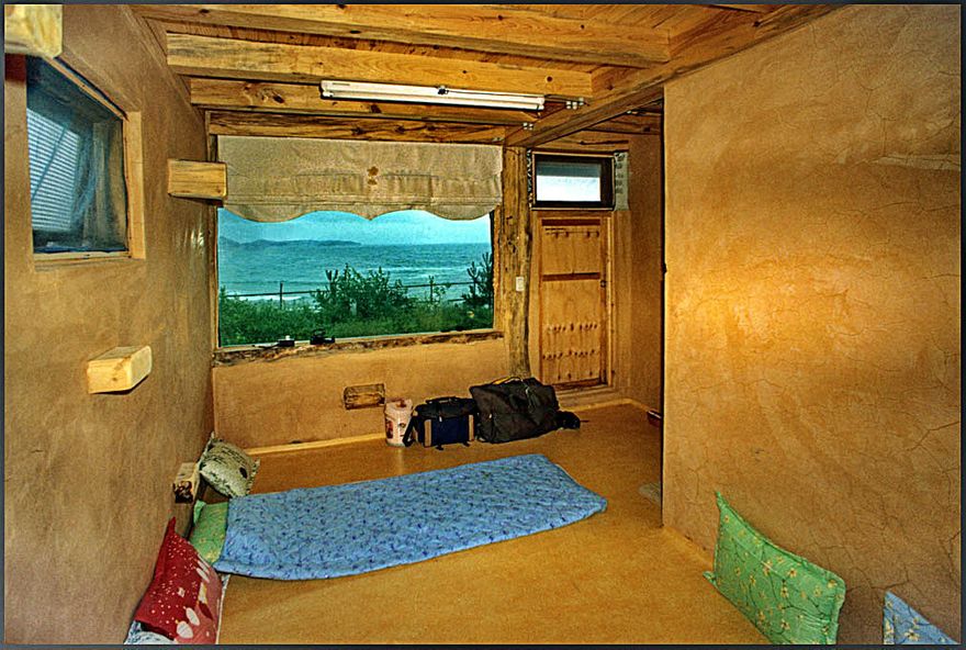 2000-16-016 - My wonderful room with sea view. - in traditional Korean style, where you sleep on a mat on the floor - (Photography by Karsten Petersen ©)