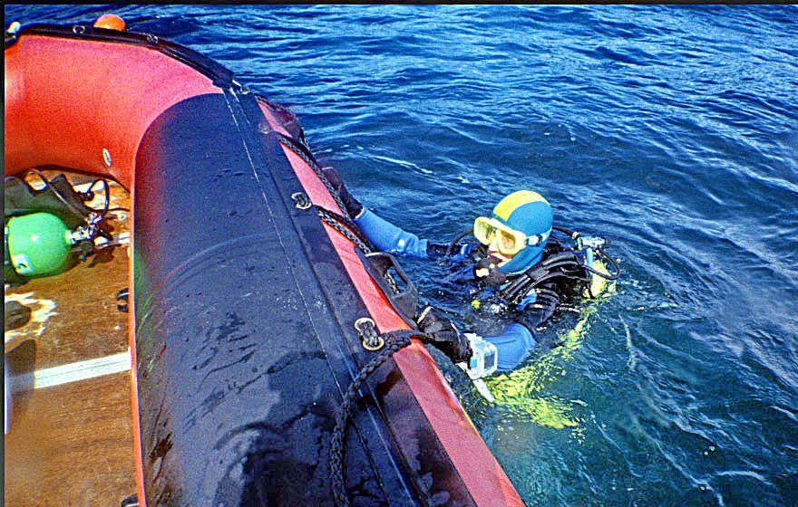 2000-16-049 - At the dive position, - ready to go! (Photography by Karsten Petersen ©)