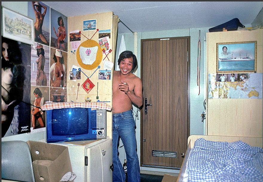 1977-05-042 -  Chan Lap Chung showing his display of memories and souvenirs -  (Photography by Karsten Petersen ©)