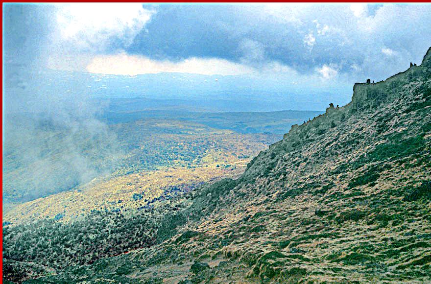 1991-10-019 - Hallasan - amongst the clouds, - view from the crater rim to the plateau below - (Photography by Karsten Petersen)
