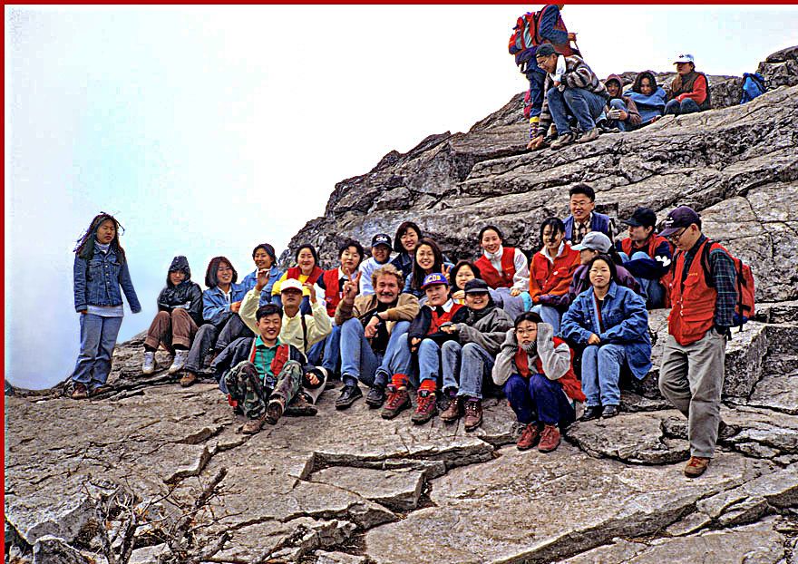 1996-19-087 - Kayasan - on the top of Kayasan -  1430 m. - happy but freezing local climbers, - and ME -, freezing even more - (Photography by unknown Korean hiker on top of Kayasan)