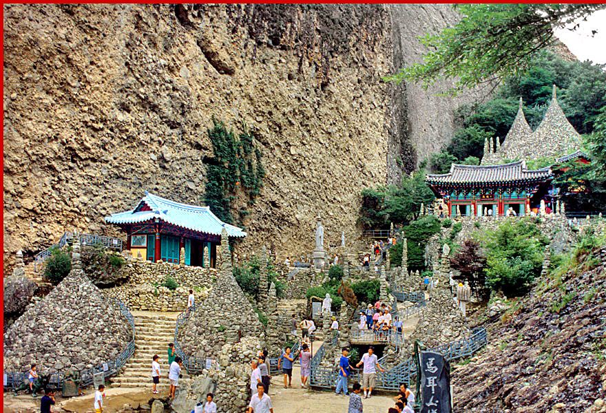 1997-20-053 - Maisan - the Tapsa Temple site surrounded by monk Yi's many stone pagodas - (Photography by Karsten Petersen)