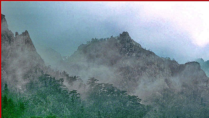 1996-31-032 - Soraksan - in mist -, view from the Ssangchon River valley - (Photography by Karsten Petersen)