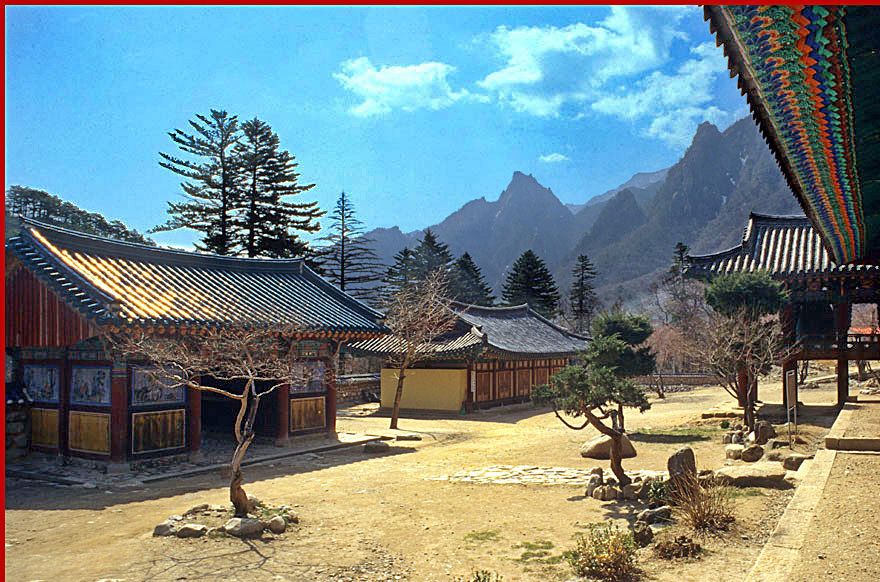 1996-30-026 - Shinghung-sa - the temple grounds, - take note of the stunning setting - (Photography by Karsten Petersen)