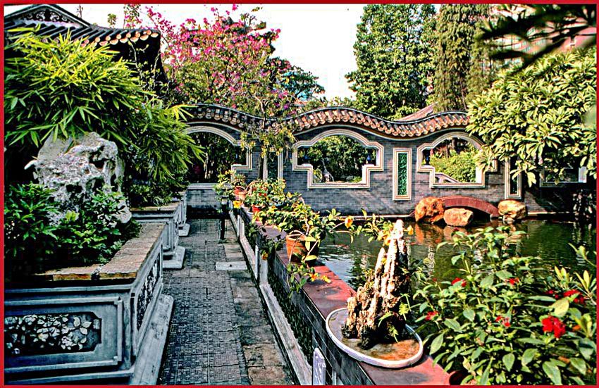 2003-12-28  - Ching Hui Yuan garden -  (Photo- and copyright; Karsten Petersen)