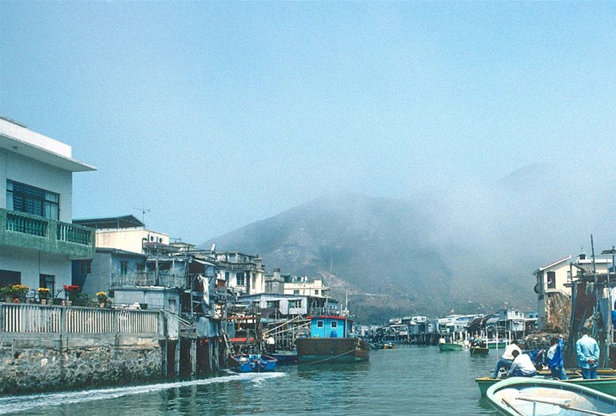 1996-06-085  - A view along the canal - - - Photographed from the ferry - (Photo- and copyright:  Karsten Petersen)