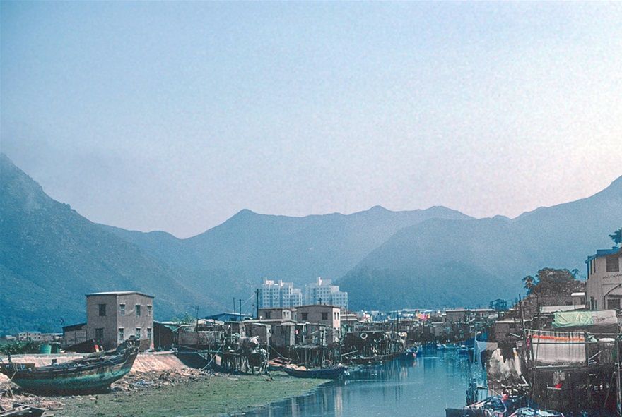 1996-06-096  - A look back into the canal and the village of Tai O - - - (Photo- and copyright:  Karsten Petersen)
