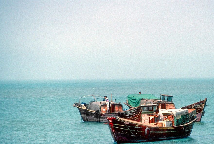 1996-07-012  - Smuggler boats fully loaded - - -  Waiting for the police officer to leave -