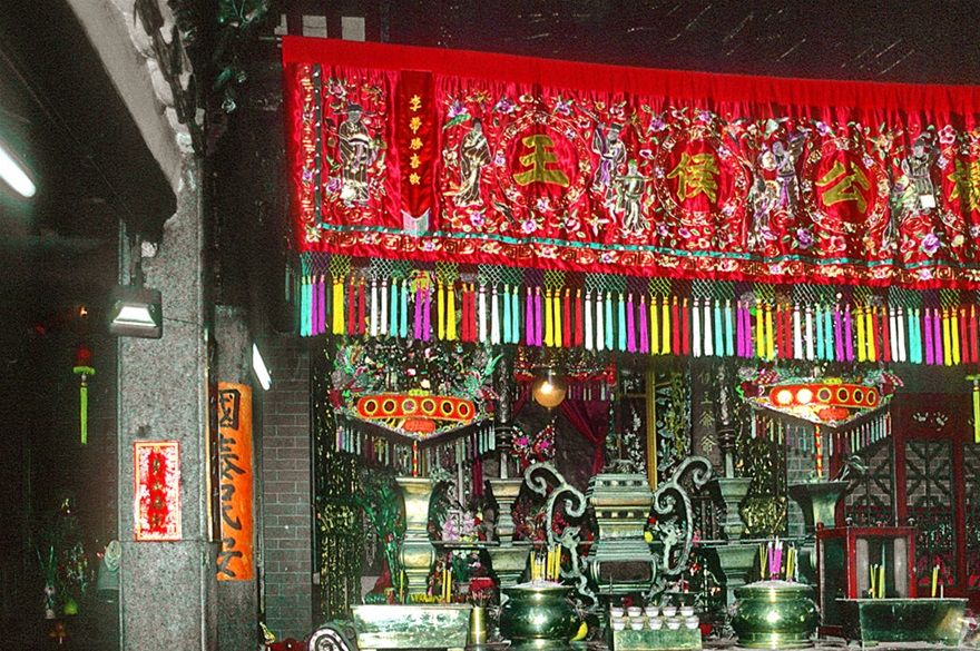 2016-07-016  - Inside the Yeung Hau temple - -