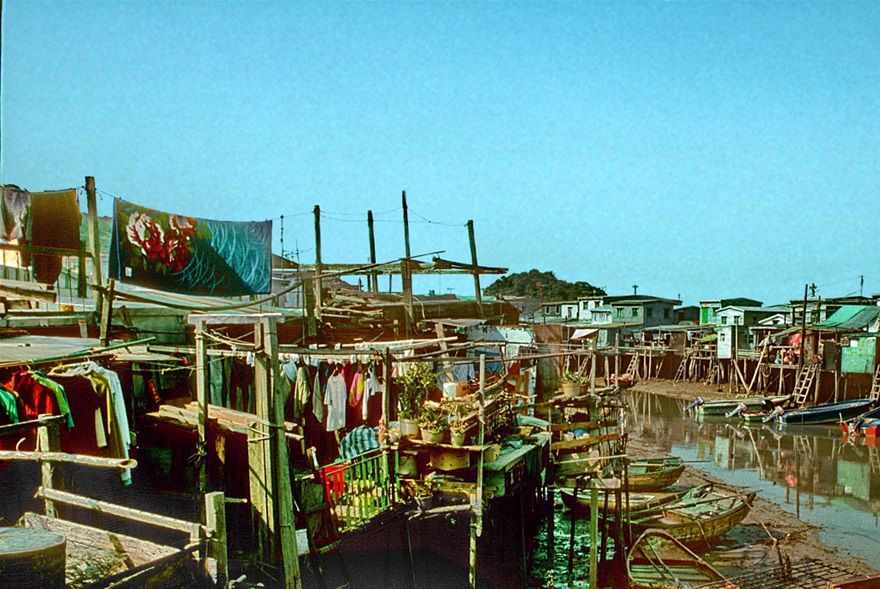 1996-07-045  - Tai O  - Fish and fruits drying on a bridge across the canal - (Photo-and copyright:  Karsten Petersen)