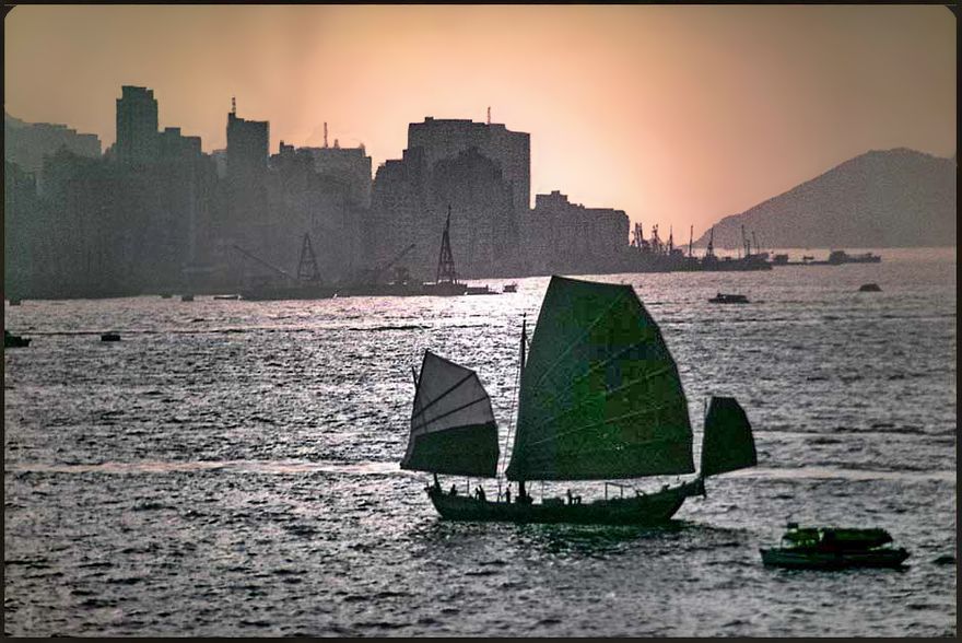 1973-17-090  -  Chinese Junk in Hong Kong's Victoria Harbour, - Dec.1973 - (Photo- and copyright: Karsten Petersen)