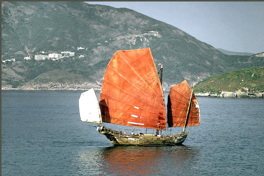 1974-02-074  -  Chinese junk in Hong Kong's East Lamma Channel in 1974 -  (Photo- and copyright: Karsten Petersen ©)