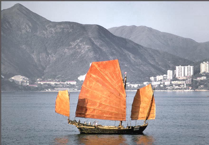 1974-02-078  -  Chinese junk in Hong Kong's East Lamma Channel in 1974  -  (Photo- and copyright: Karsten Petersen ©)