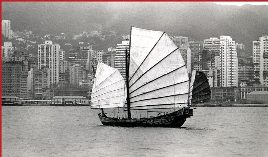 H0177 FRAME-1  - Chinese Junk - in Victoria Harbour, - Hong Kong -, Nov.04.1976 - (Photo- and copyright: Karsten Petersen)