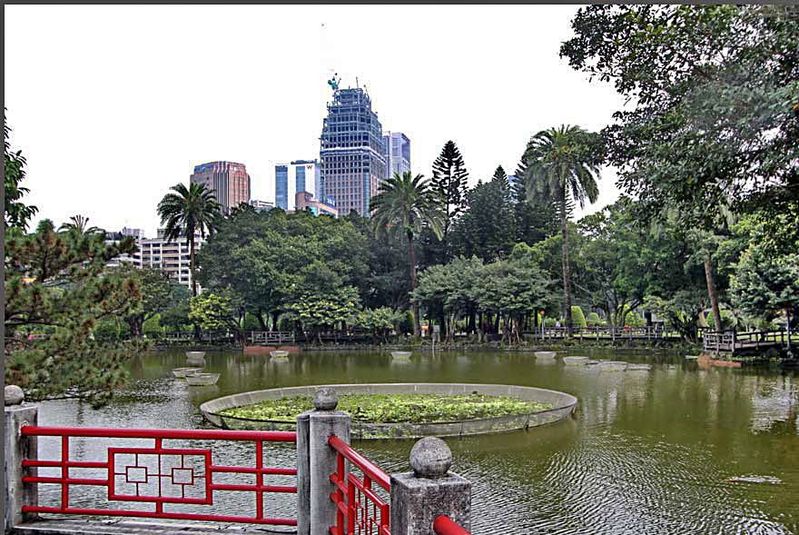 2012-02-29.042  -  The Chung-shan park, - with Lake Cui, - the 