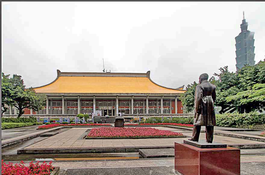 2012-02-29.001  -  Side entrance to the National Dr. Sun Yat Sen Memorial Hall  -  (Photo- and copyright: Karsten Petersen)