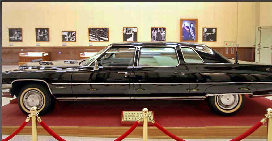 2012-02-29.105  -  And another one - a great classical American limousine  -  (Photo- and copyright: Karsten Peterse