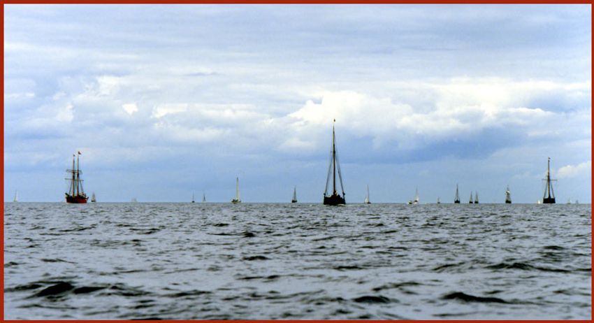 2005-95-071  - The fleet approaching from the horizon, - sails already down - - - (Photo- and copyright: Karsten Petersen )