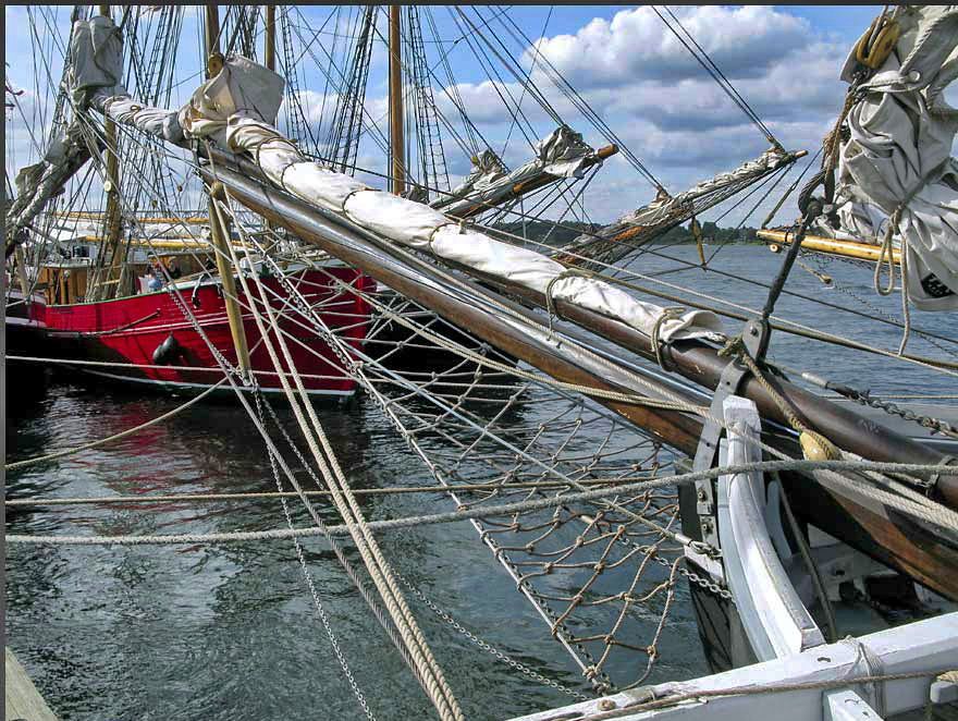 2009-07-21.013  - Forward details of 2-mast schooner 