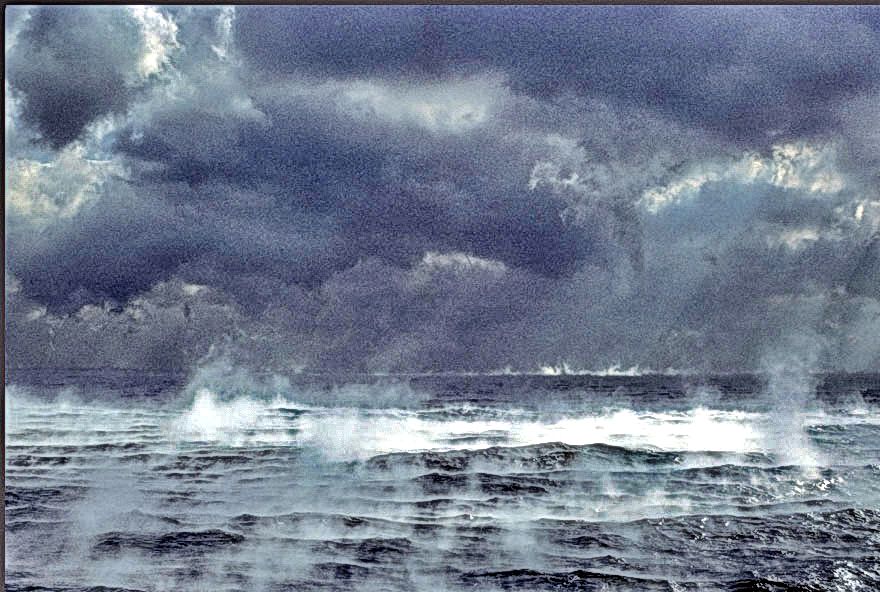 1979-01-077  -  The water looks like boiling - - -  A wild, wild photo - - -