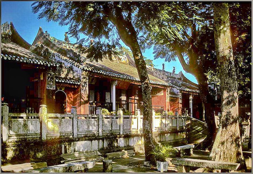 1973-17-036 The Kun Iam temple, - another well known temple in Macau (Photography © Karsten Petersen)