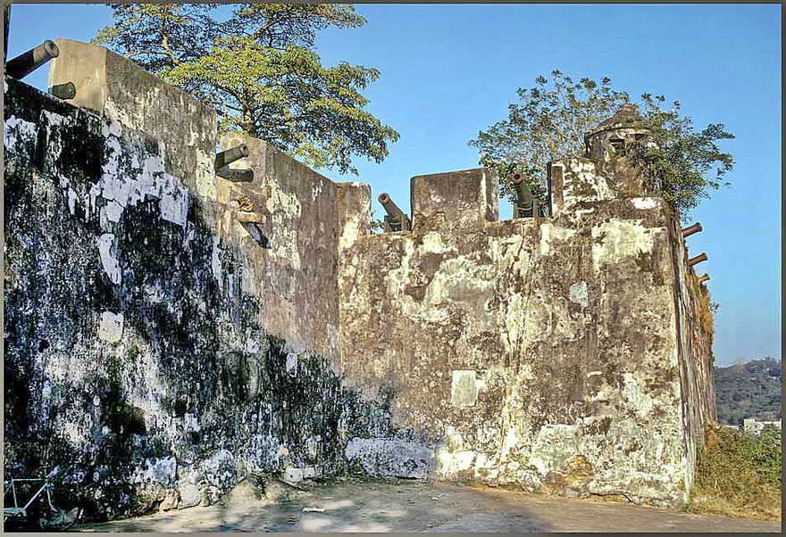 1973-17-053 The old walls and guns of Fortaleza do Monte, - the Monte Fort (Photography © Karsten Petersen)