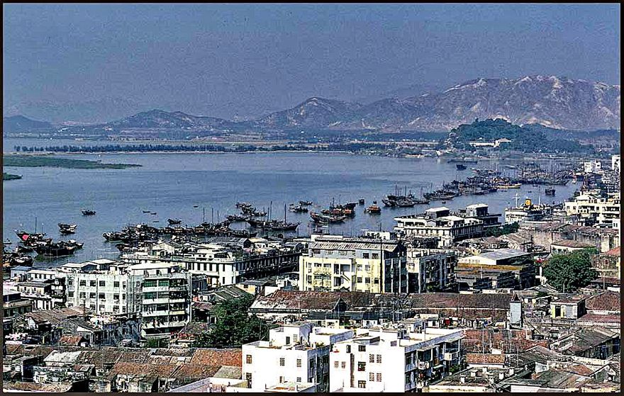 1973-17-073-2 View over Macau's Porto Interior, - the old inner harbour -, full of junks. (Photography © Karsten Petersen)