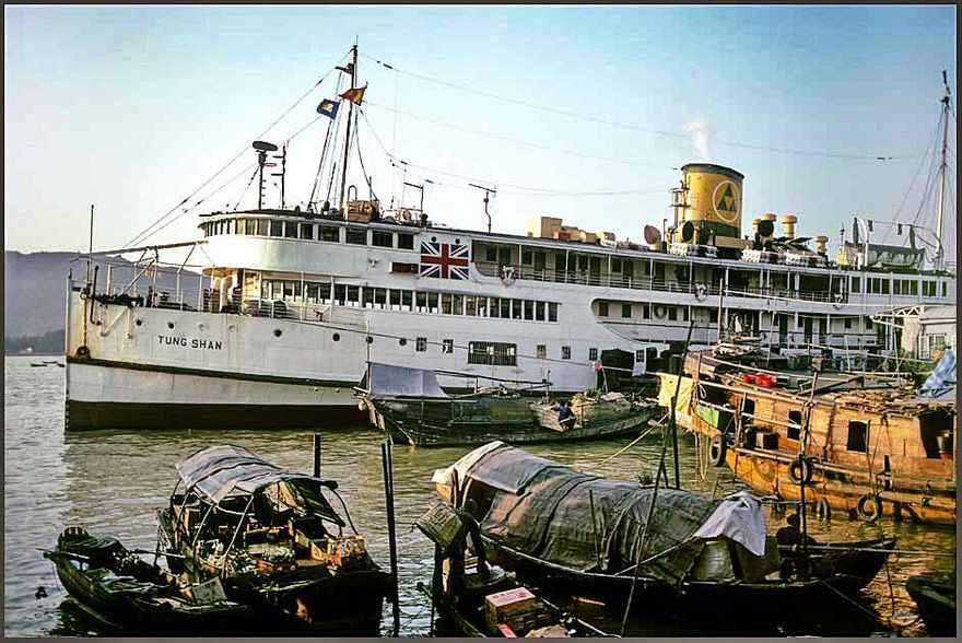 1973-18-033 The old steam ferry to Hong kong, - 