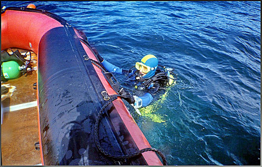 2000-16-049 - At the dive position, - ready to go! (Photography by Karsten Petersen ©)