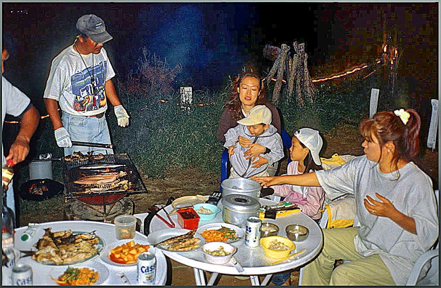 2000-16-097 - Mr. Yo grilling fresh fish -  Mrs. Yo with children and Mrs. Han around the dinner table after another wonderful day - (Photography by Karsten Petersen ©)