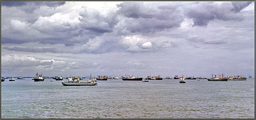 1972-01-032 Passing Singaore's Eastern Anchorage, - ships as far as you can see - (Photography by Karsten Petersen ©)