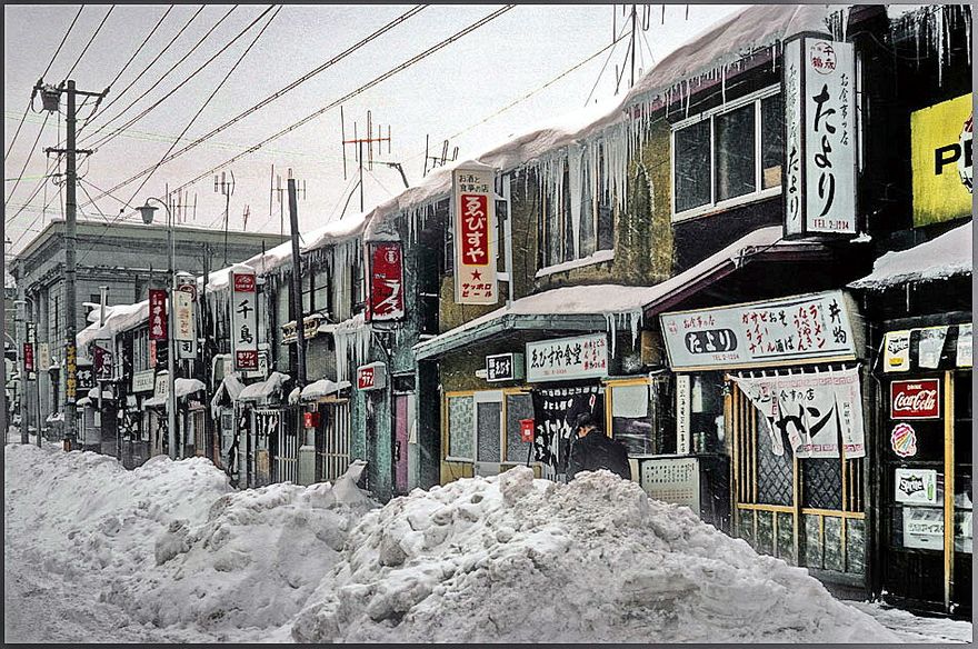 1972-02-055 - but outside the bars Otaru is still cold - (Photography by Karsten Petersen ©)