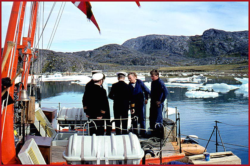 A visit by an Admiral, - the head of the Greenland Command! - (Photography by Karsten Petersen ©)