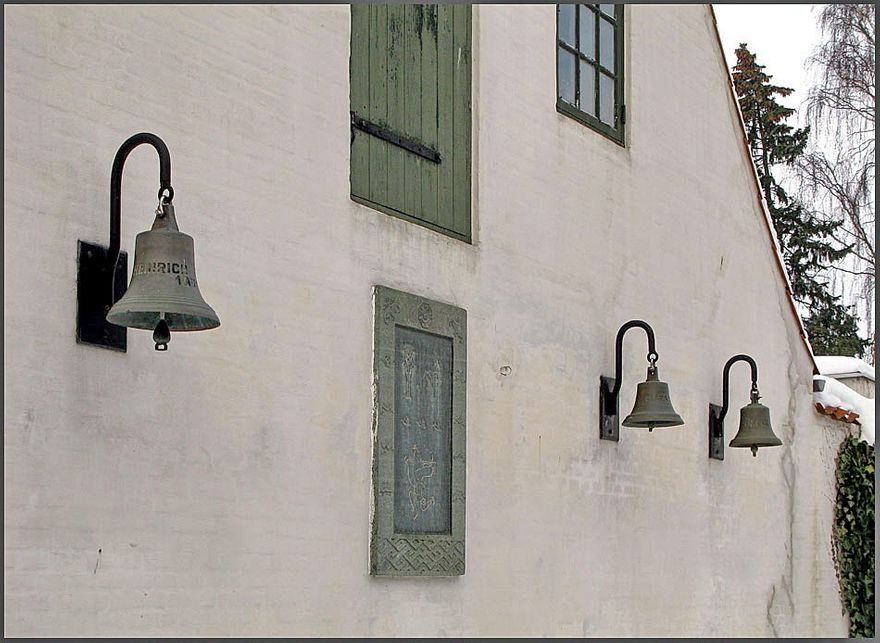 Here an old building behind the renovated Jebsen office - decorated with bells from various Jebsen ships - - -