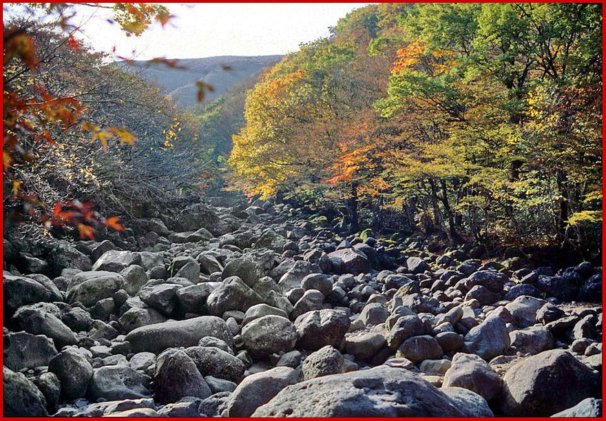 1991-09-085 - Hallasan  -   On the trail up, - first sight of something exiting -, a dried out river bed full of boulders - (Photography by Karsten Petersen)