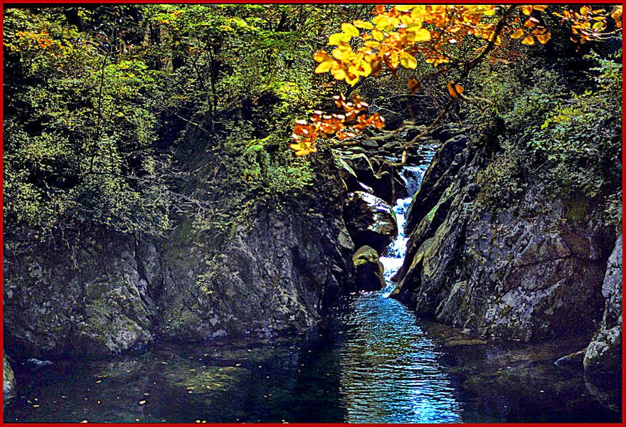 2000-34-070 - Chiaksan - passing a pleasant stream on the trail up the Pirobong mountain - (Photography by Karsten Petersen)