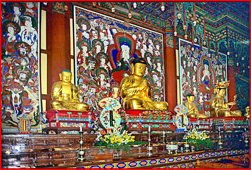 1996-21-007 - Haeinsa - inside the Main Hall, - golden Buddha's - (Photography by Karsten Petersen)