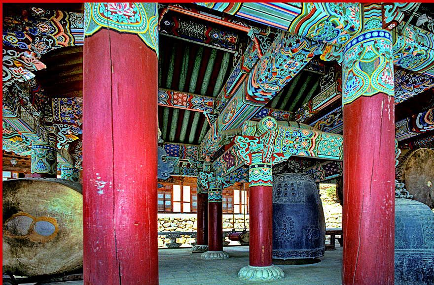 1996-20-079 - Haeinsa - the massive drum- and bell tower - (Photography by Karsten Petersen)