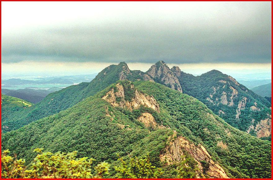 1997-18-095 - Kyeryongsan View of the Kyeryongsan ridge,- as seen from Kwanumbong - (816 m) - (Photography by Karsten Petersen)