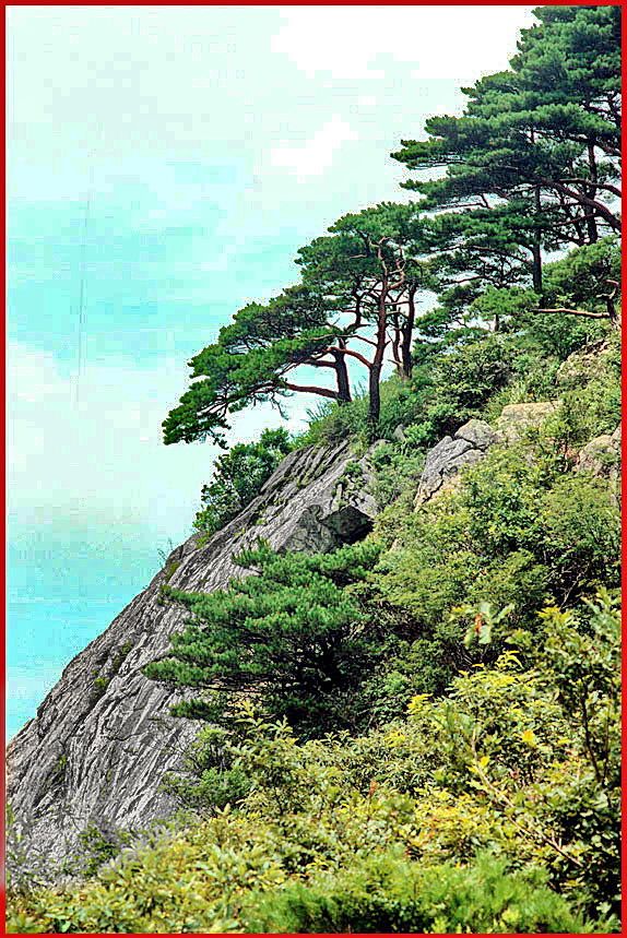 1997-18-012 - Kyeryongsan - one of the rocky walls of the Kumjandi Pass - (Photography by Karsten Petersen