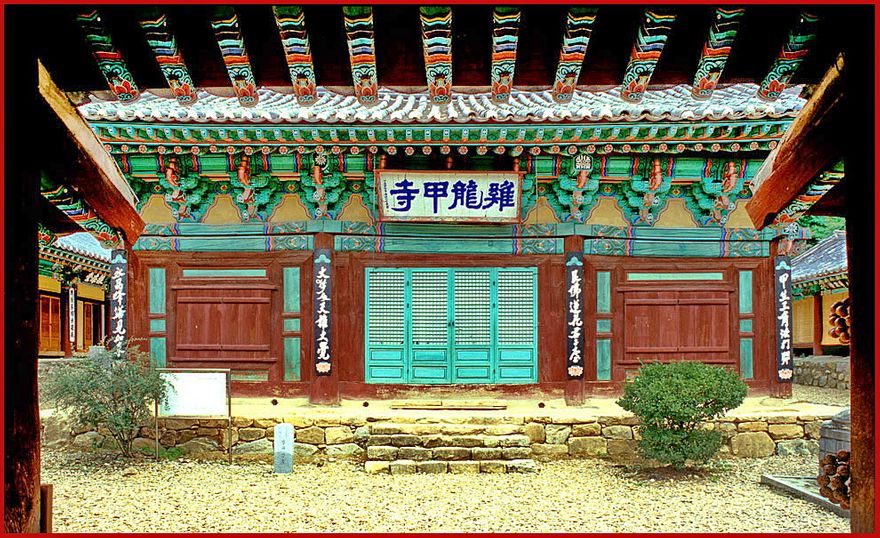 1997-18-030 - Kyeryongsan - the very old Kapsa temple - (Photography by Karsten Petersen)