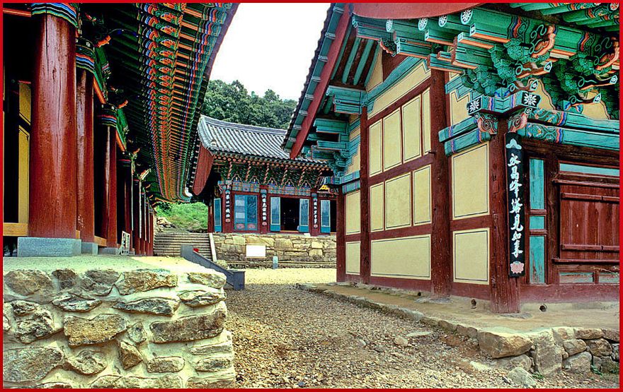 1997-18-032 - Kyeryongsan - departing from the Kapsa temple - (Photography by Karsten Petersen)