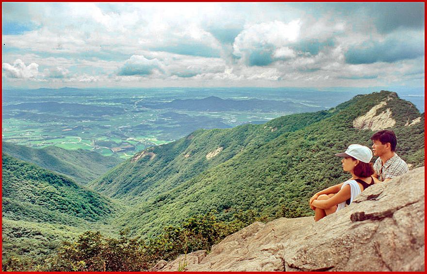 1997-19-009 - Kyeryongsan - more from the top of Kwanungbong, - and hikers enjoying the view towards the valley below - (Photography by Karsten Petersen)