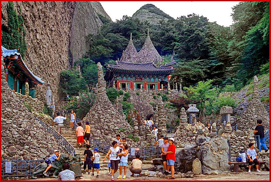 1997-20-051 - Maisan - another view of the Tapsa temple site - (Photography by Karsten Petersen)