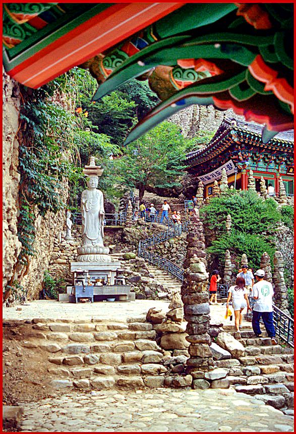 1997-20-049 - Maisan - and more pagodas of all shapes and sizes - - (Photography by Karsten Petersen)
