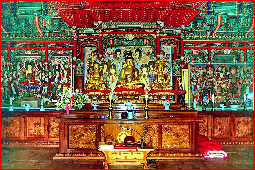 1997-20-035 - Maisan - the interior of Tapsa temple - (Photography by Karsten Petersen)