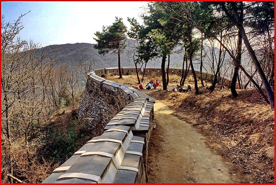 1996-35-002 - Namhansansong - a historical wall, - and a great place for a picnic - (Photography by Karsten Petersen)