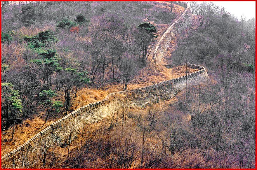 1996-18-026 - Namhansansong - back to the wall, - twisting and turning across the mountain - (Photography by Karsten Petersen)