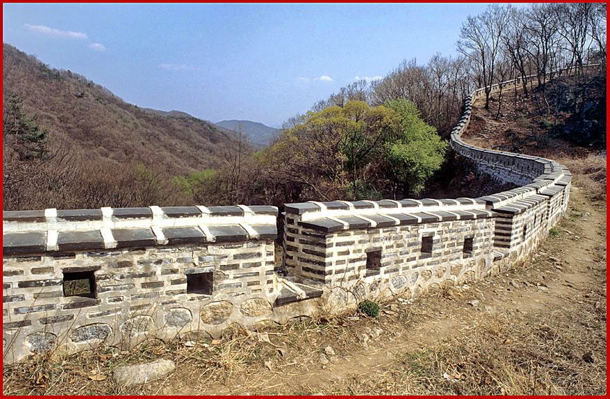 1996-34-097 - Namhansanong - suddenly coming to a beautifully restored section of the wall - (Photography by Karsten Petersen)